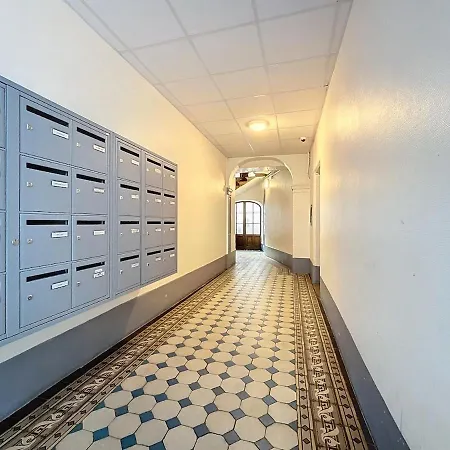 Moderne En Plein Centre Historique Lägenhet