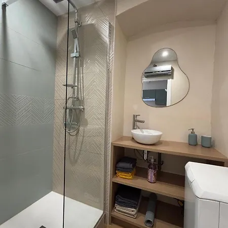 Moderne En Plein Centre Historique Lägenhet *